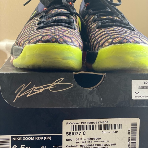 Nike - Picture 5 of 9